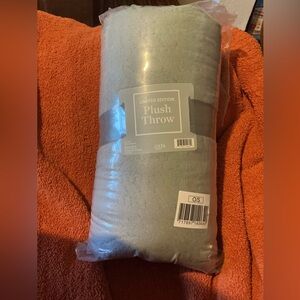 Limited Edition Ulta Plush Throw in Sage Green